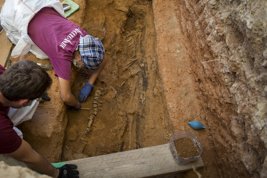 2017_08_04_grande  (Fotografía Eva Máñez) Exhumación fosa 92